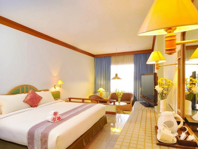 Hotel Cirebon Plaza Exterior photo